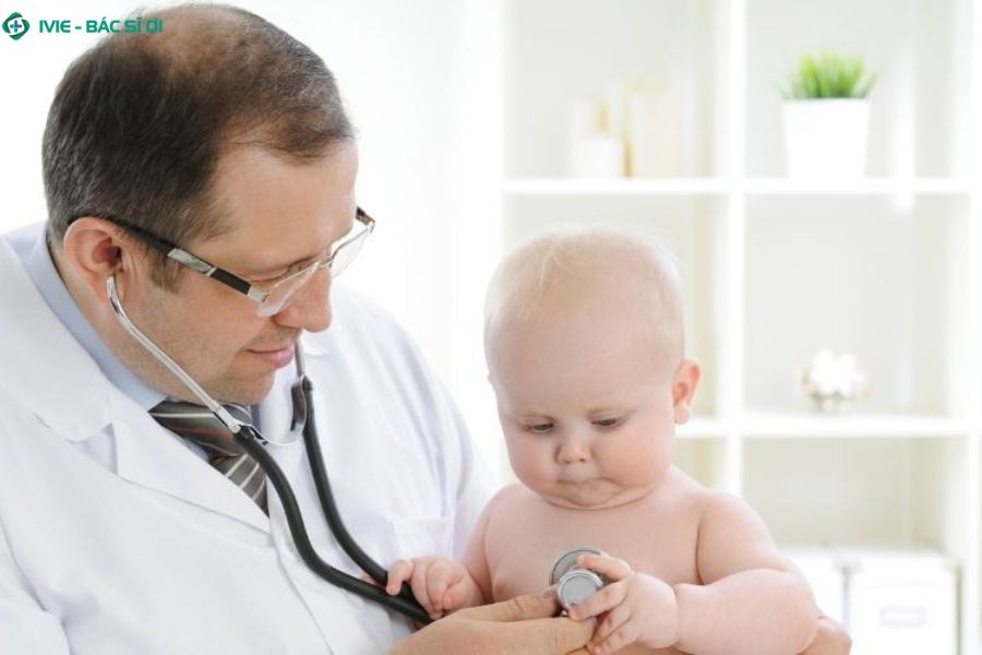 Khi nào cần đưa trẻ đi khám bác sĩ nhi