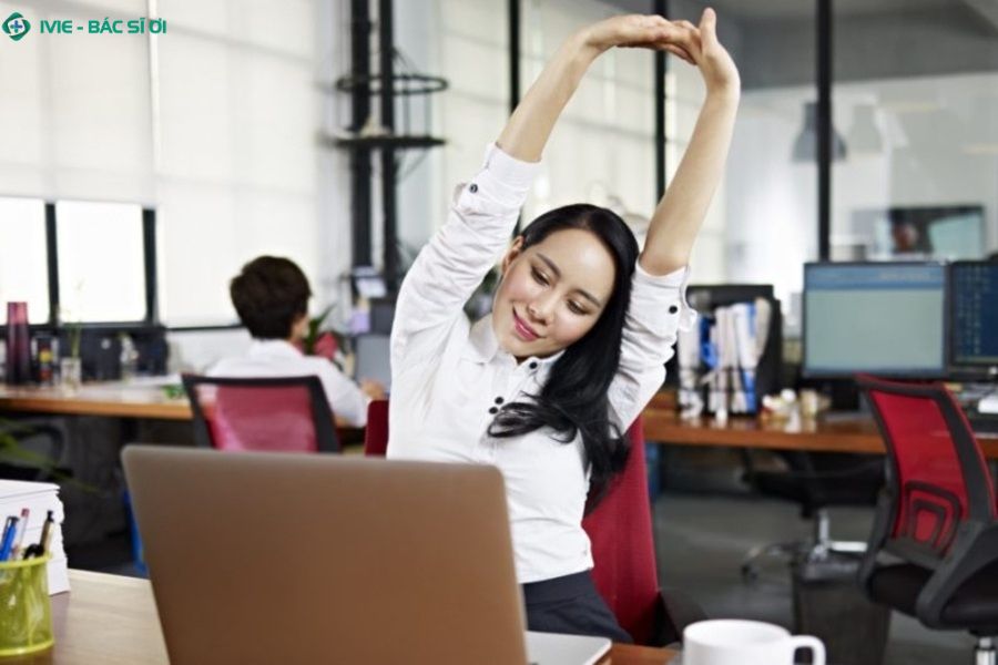 Cần giải lao duỗi tay khi làm công việc thao tác ngón tay liên tục