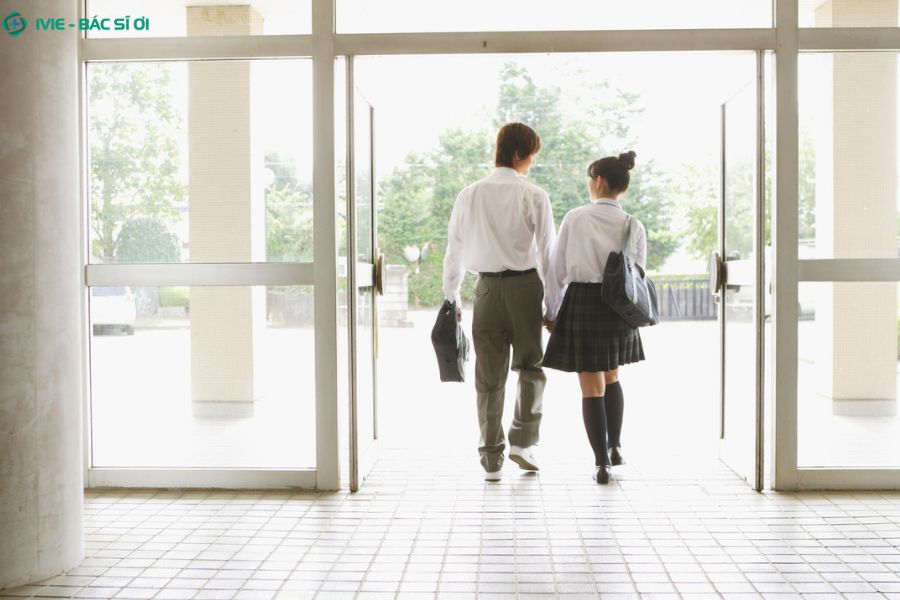 Độ tuổi vị thành niên là giai đoạn cơ thể chưa phát triển hoàn thiện về cả sinh lý lẫn tâm lý để sẵn sàng cho quan hệ tình dục