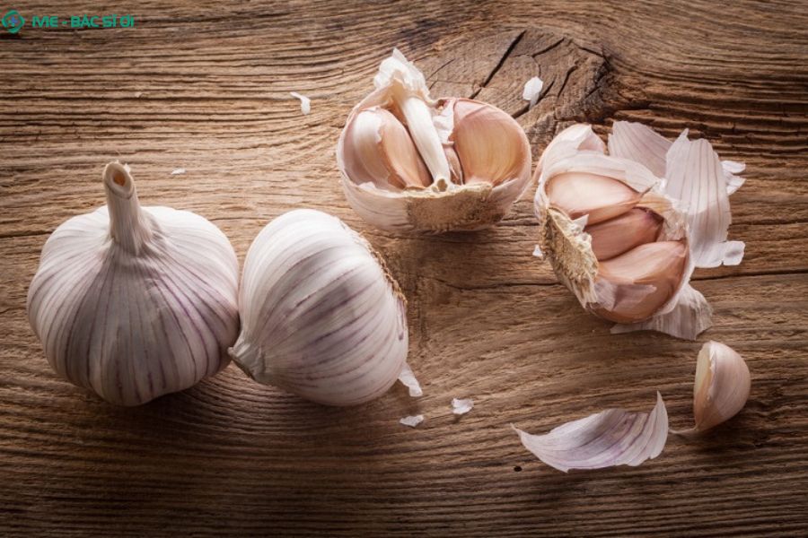Cách chưng tỏi hỗ trợ giảm ho cho bé 7 tháng
