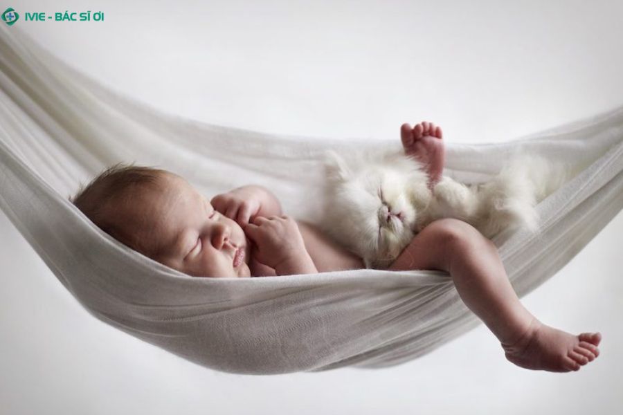 Những dấu hiệu bất thường khi trẻ ngủ