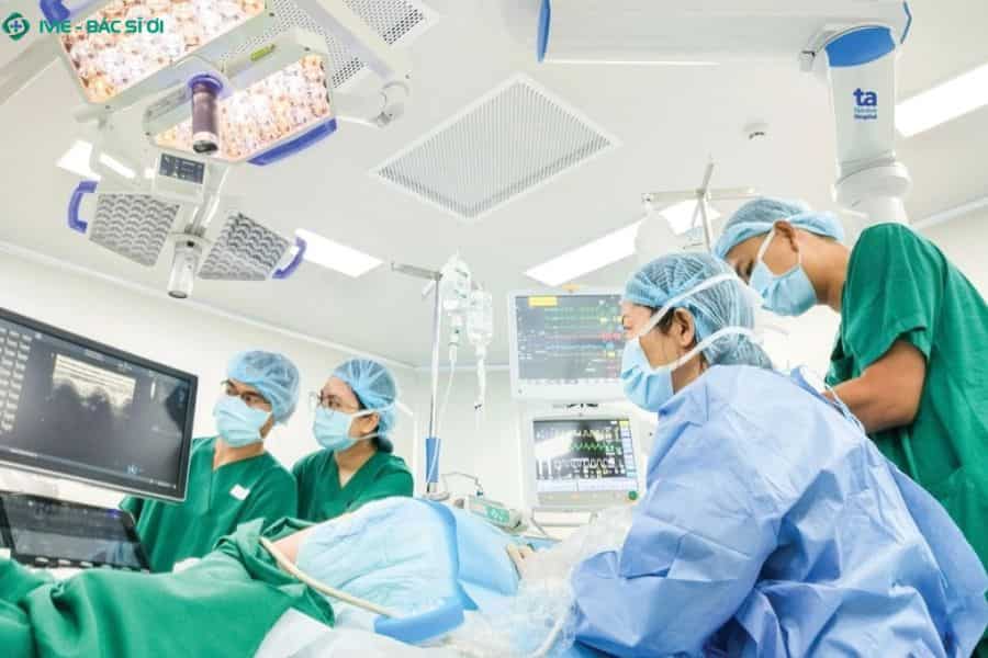 Chi phí vật tư kỹ thuật cao và thuốc ngoài danh mục tạo nên khoảng trống viện phí đáng kể