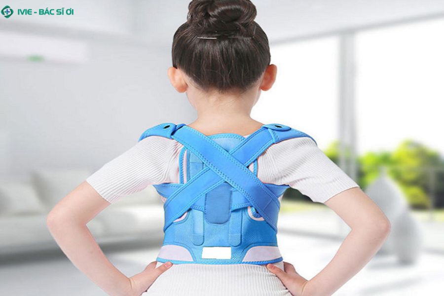 Đai chỉnh hình hỗ trợ giữ cột sống đúng tư thế trong giai đoạn phát triển của trẻ