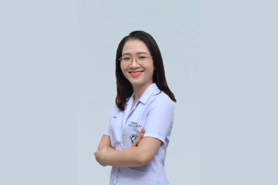 BSCKII. Dương Thị Hằng - Phó trưởng khoa Da liễu và Bỏng Bệnh viện Bạch Mai, giàu kinh nghiệm trong điều trị mụn, sẹo và Laser, Meso, Botox