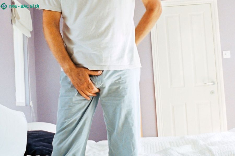 Tổn thương niệu đạo hoặc trầy xước bao quy đầu là nguyên nhân hàng đầu gây đau dương vật và tiểu buốt sau khi tự sướng 