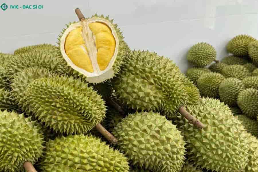 Người bị men gan cao chỉ nên thưởng thức sầu riêng với hàm lượng vừa phải