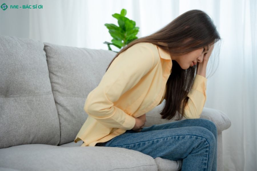 Đau bụng kinh dữ dội hoặc kinh nguyệt không đều là những tín hiệu cơ thể cần được bác sĩ kiểm tra sớm