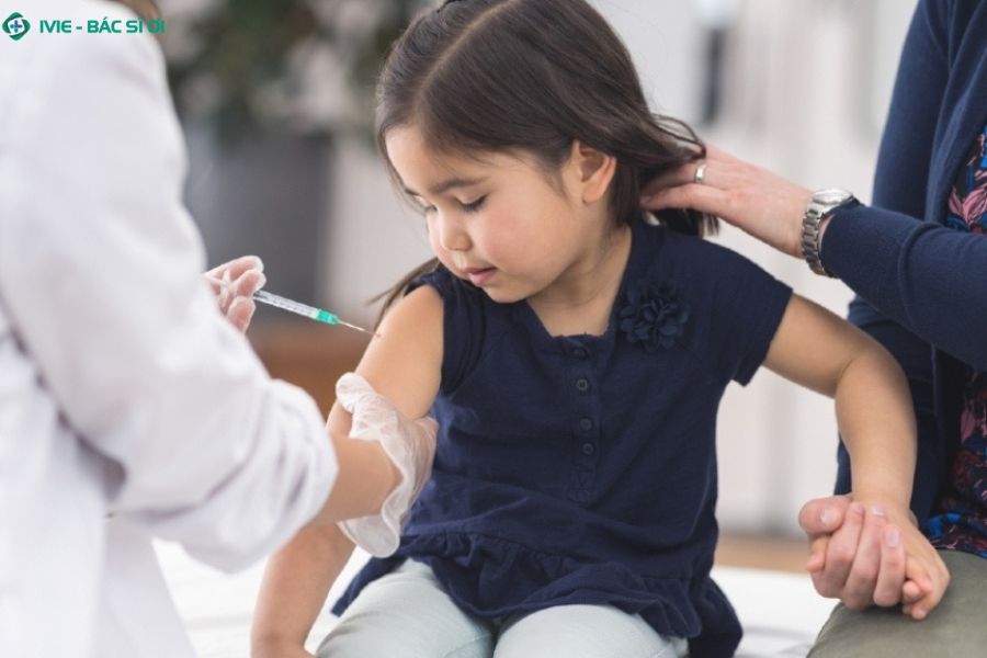 Thời điểm nên tiêm vắc xin viêm não mô cầu BC