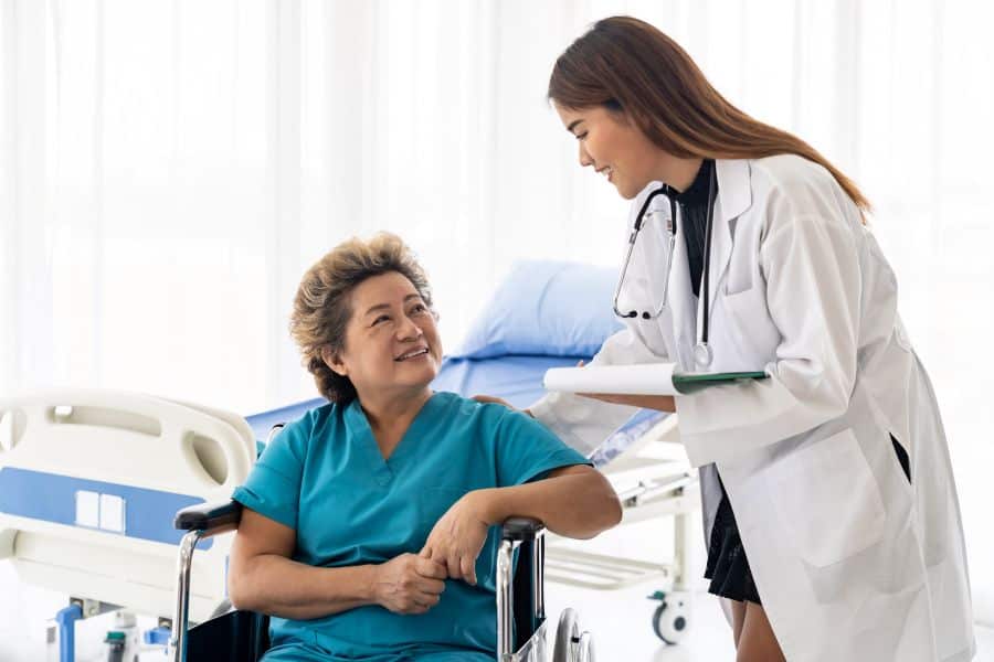 BHYT chỉ trang trải một phần, người cao tuổi vẫn tự gánh khoảng trống chi phí y tế lớn nếu không có giải pháp bổ sung