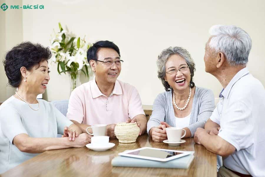 Sức khỏe của cha mẹ lớn tuổi đòi hỏi sự chủ động chuẩn bị tài chính dự phòng từ con cái