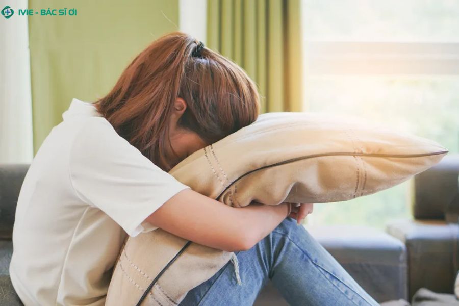 Phụ huynh cần quan sát những thay đổi nhỏ trong sinh hoạt và tâm lý để nhận biết dấu hiệu mang thai sớm ở trẻ vị thành niên