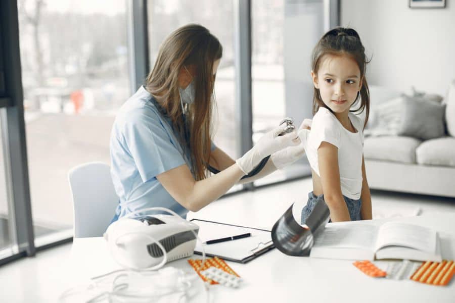 Bảo hiểm sức khỏe ngoại trú giúp giảm bớt gánh nặng chi phí khám bệnh, xét nghiệm và mua thuốc hàng ngày