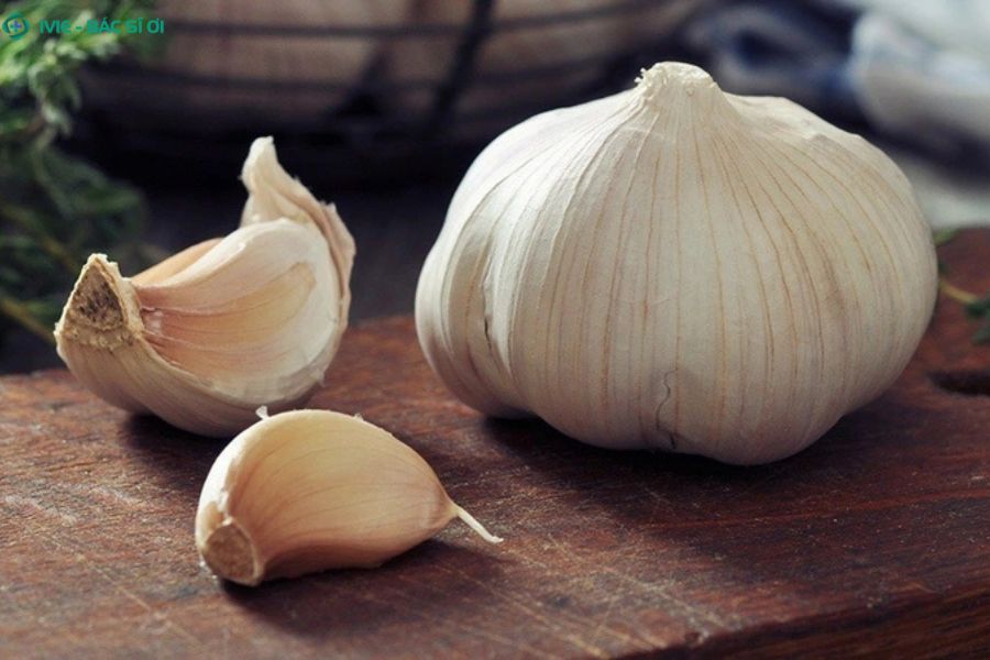 Cách trị ho cho bé bằng tỏi chưng đường phèn