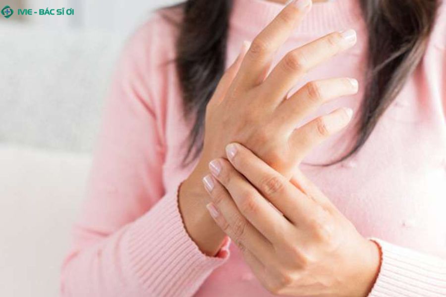 Các dấu hiệu cảnh báo sớm đột quỵ như tê yếu nửa người, méo miệng, nói khó, mờ mắt