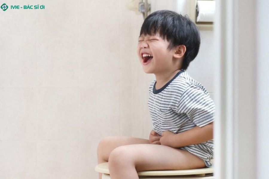 Bé 4 tuổi đi tiểu nhiều lần trong ngày dấu hiệu cha mẹ không nên bỏ qua