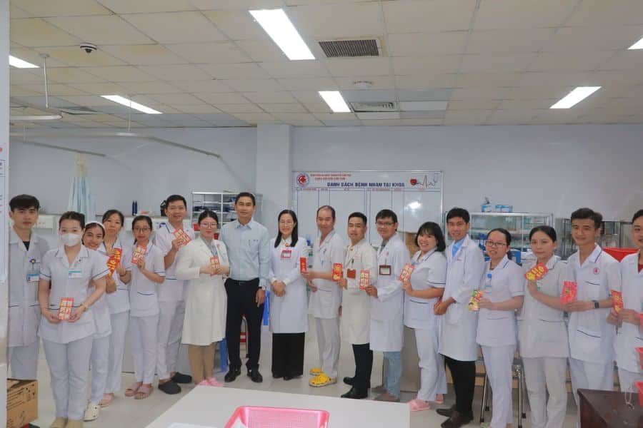 Đội ngũ bác sĩ chuyên khoa phân tích chi tiết các chỉ số xét nghiệm và tư vấn hướng chăm sóc sức khỏe chủ động