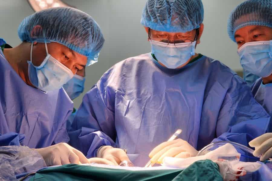 Dịch vụ cắt bao quy đầu tại Bệnh viện Đa khoa Thành phố Cần Thơ được thực hiện bởi đội ngũ bác sĩ giàu kinh nghiệm