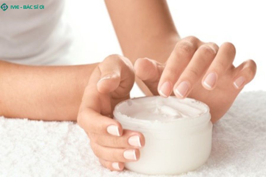 Mỹ phẩm chứa corticoid có nguy hiểm cho da gây ra viêm da cơ địa ở mặt