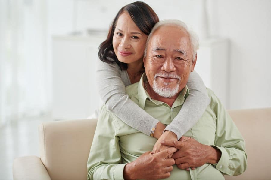 Mua bảo hiểm sức khỏe cho người trên 60 tuổi giúp cha mẹ an tâm tiếp cận các dịch vụ y tế chất lượng