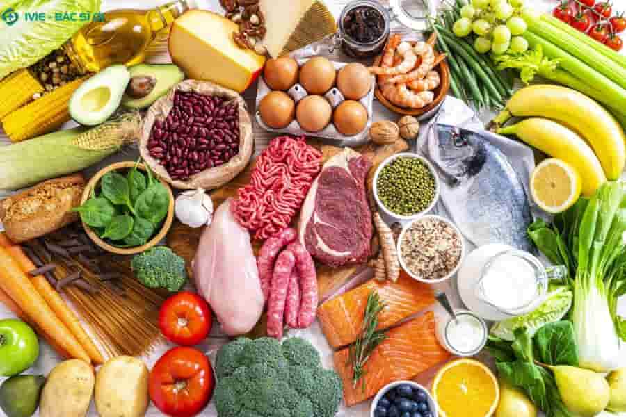 Protein nạc từ thịt trắng, đậu hũ cung cấp axit amin để tái cấu trúc mô gan bị tổn thương mà không gây tích tụ mỡ