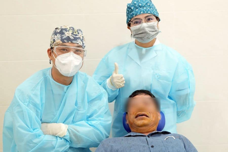 Đội ngũ bác sĩ giàu kinh nghiệm tại Bệnh viện 30-4 giúp quá trình trám răng diễn ra nhẹ nhàng, an toàn và chính xác