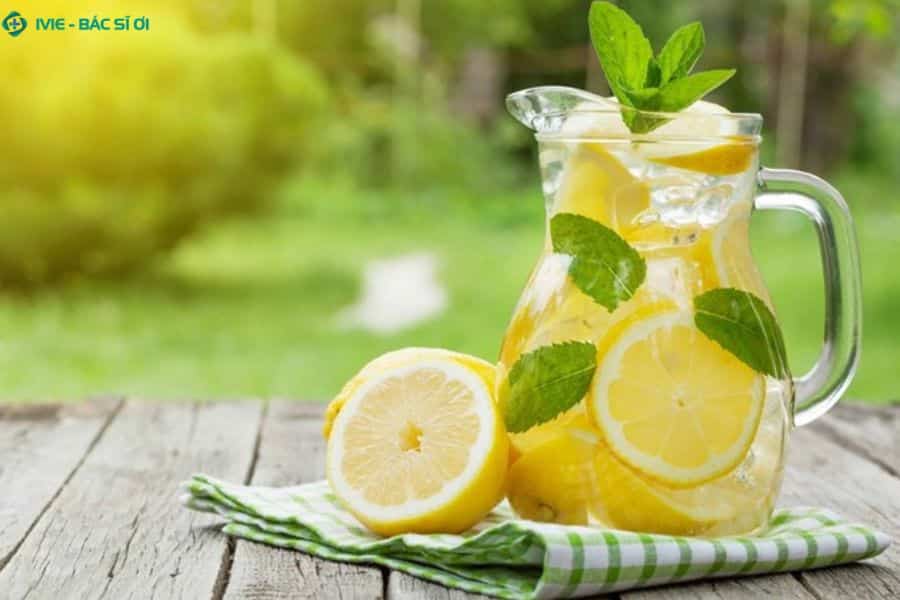 Người có chỉ số men gan cao hoàn toàn có thể uống nước chanh để hỗ trợ phục hồi gan