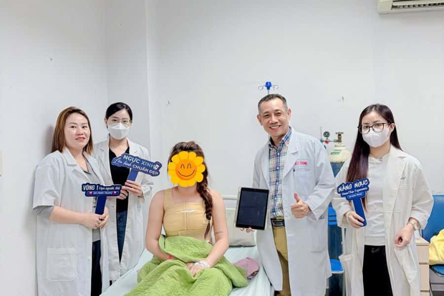 BS. CKII Nguyễn Minh Trung là chuyên gia giàu kinh nghiệm tại Khoa Phẫu thuật Thẩm mỹ Bệnh viện 30-4
