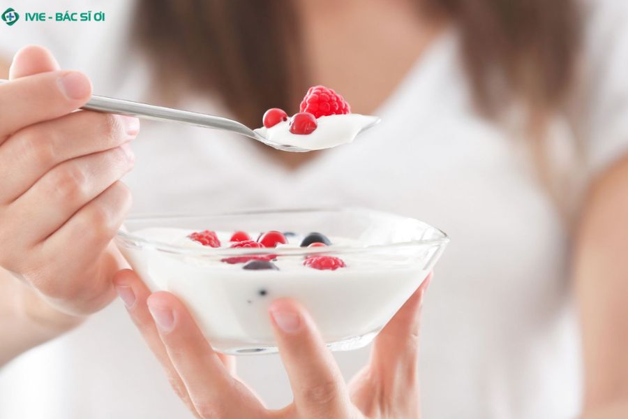 Ăn sữa chua đúng cách khi bị nóng rát dạ dày