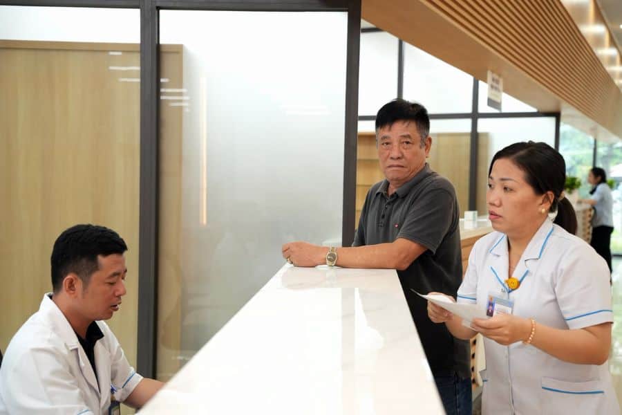 Sảnh tiếp nhận người bệnh tại Khoa khám bệnh - Bệnh viện 30-4