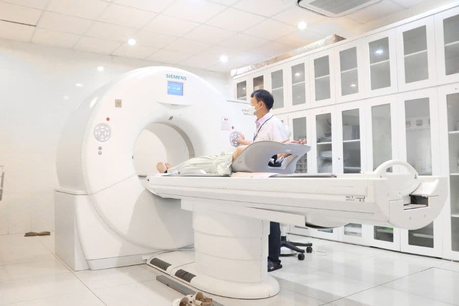 Người đi khám cần lưu ý các khoản chi phí ngoài phạm vi BHYT chi trả để có sự chuẩn bị tài chính chủ động