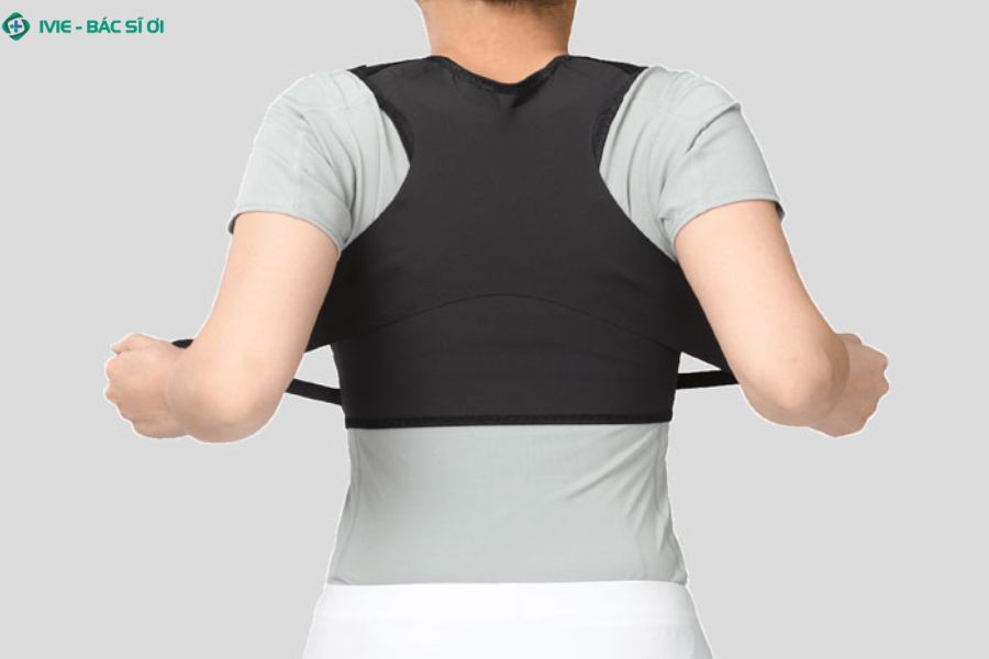Có nên đeo đai chống gù lưng kể cả khi ngủ không? Câu hỏi này là thắc mắc của nhiều người