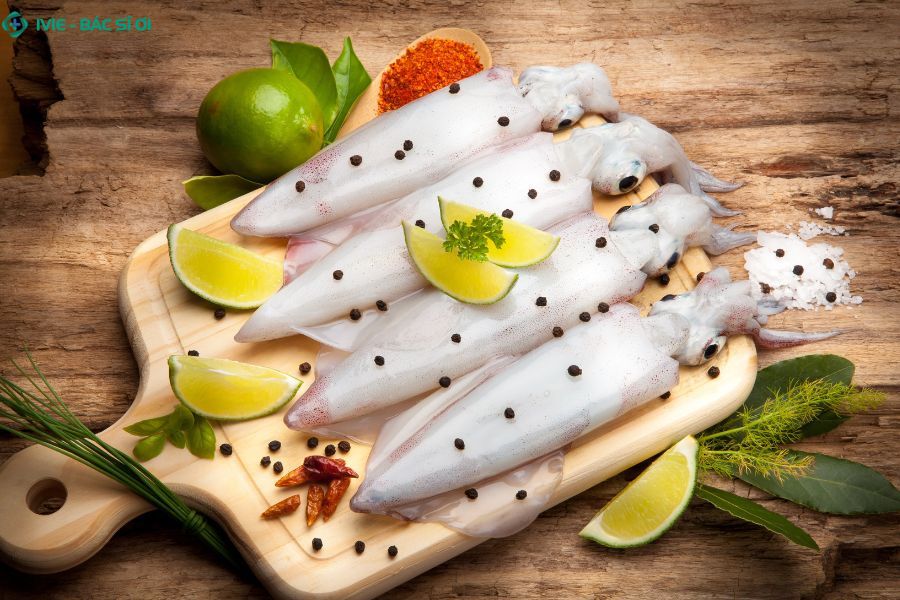 Lưu ý quan trọng cho mẹ sau sinh 1 tháng khi ăn mực để an toàn cho cả mẹ và bé