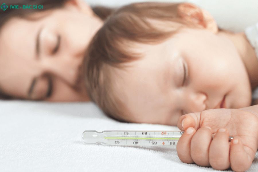 Nguyên nhân trẻ 2 tháng tuổi bị sốt 38°C
