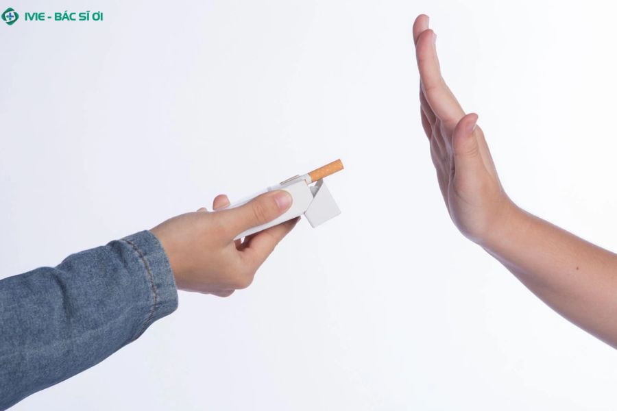 Ngừng hút thuốc lá giúp loại bỏ các gốc tự do gây stress oxy hóa, tạo điều kiện cho gan tự chữa lành