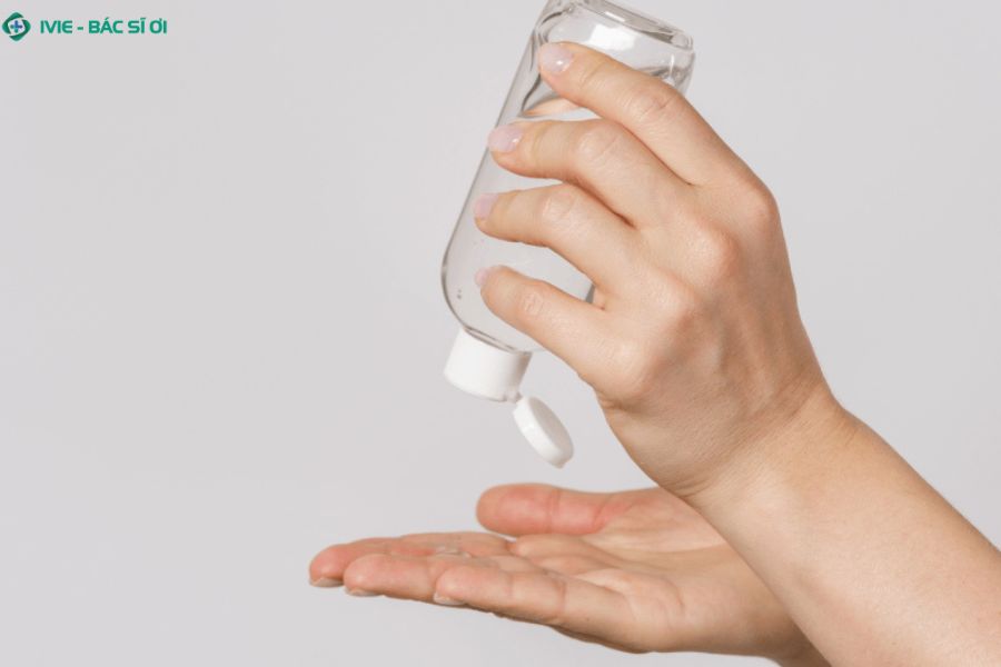 Đọc kỹ bảng thành phần giúp bạn tránh được các tác dụng phụ của gel bôi trơn