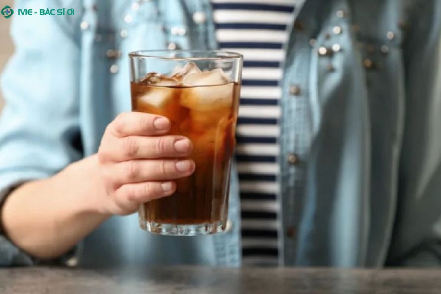 Uống nước ngọt sau sinh 1 tháng dễ gây tiểu đường, tăng cân, ảnh hưởng tim mạch và chất lượng sữa cho bé