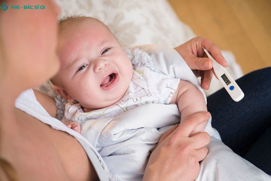 Những sai lầm khi hạ sốt cho bé