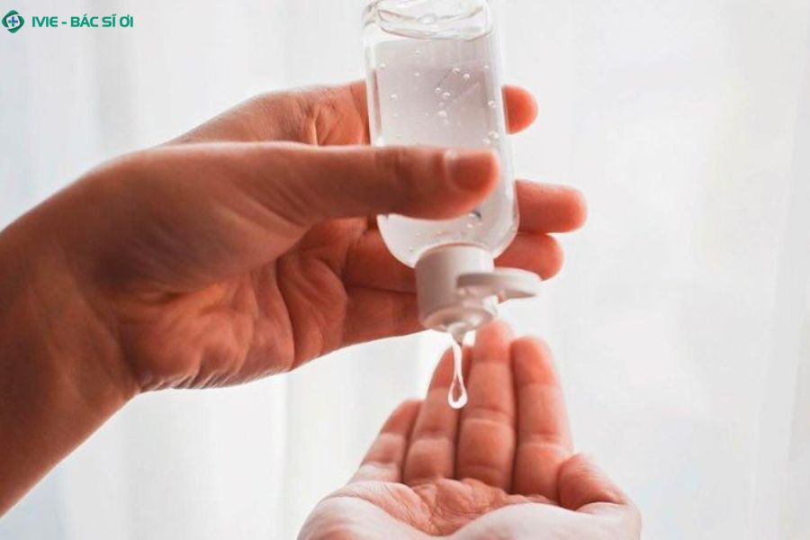 Đọc kỹ bảng thành phần là bước quan trọng nhất để tìm ra loại gel bôi trơn thực sự lành tính