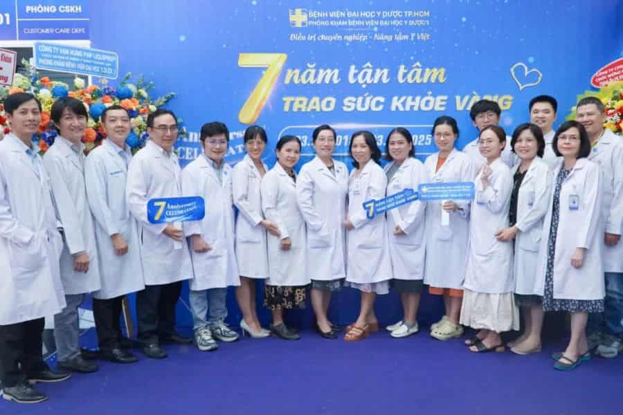 Đội ngũ chuyên gia giàu kinh nghiệm trực tiếp thăm khám và tư vấn cho người bệnh tại Phòng khám Bệnh viện Đại học Y Dược 1
