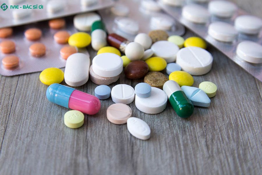 Thuốc kháng histamin giúp giảm hắt hơi, sổ mũi và ho về đêm khi bị cảm lạnh, nhưng có thể gây buồn ngủ