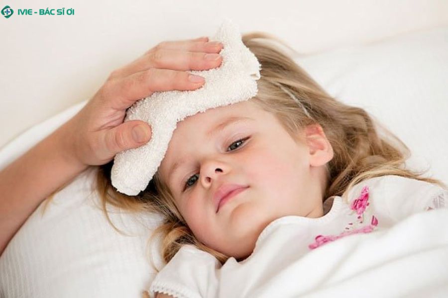 Chăm sóc trẻ bị cúm A tại nhà đúng cách giúp con nhanh hồi phục và tránh biến chứng