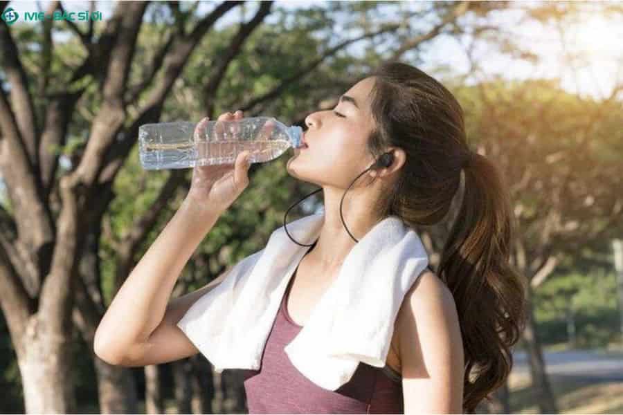 Duy trì lối sống năng động kết hợp bổ sung các tinh chất thiên nhiên giúp tăng cường khả năng tự thải độc của gan