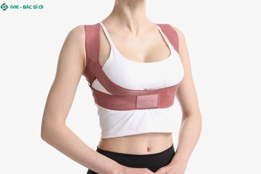 Đeo đai chống gù lưng chỉ nên là bước hỗ trợ ngắn hạn, không nên xem là giải pháp duy nhất