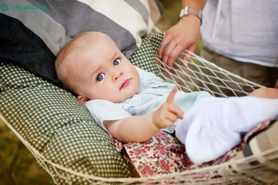 Trẻ mấy tháng tuổi thì có thể nằm võng?