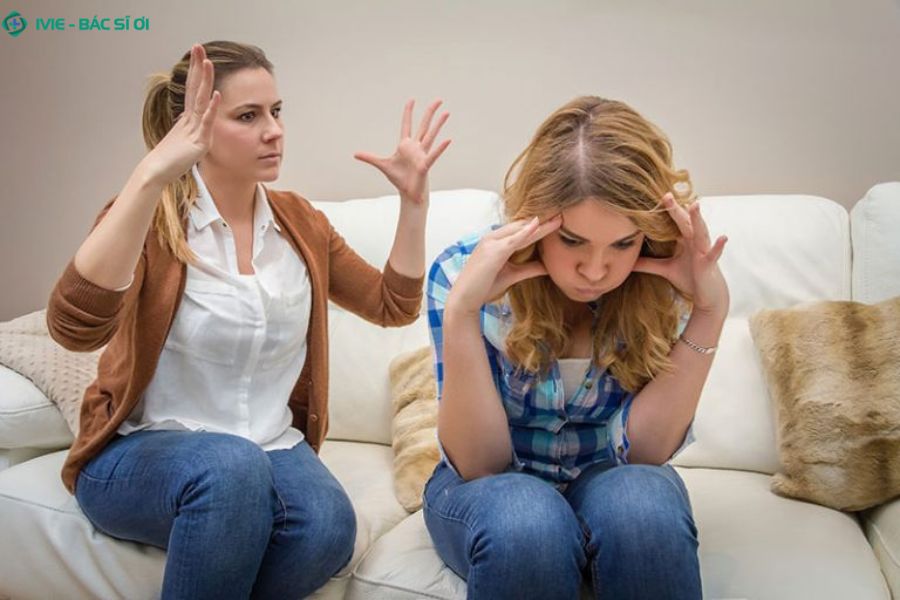 Sự thay đổi đột ngột trong thói quen sinh hoạt là dấu hiệu cha mẹ cần lưu tâm