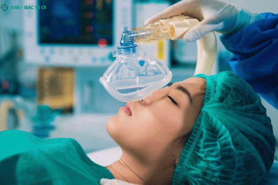 Bệnh nhân được thực hiện nội soi tiêu hóa gây mê trong môi trường vô trùng, có bác sĩ gây mê theo dõi sát sao