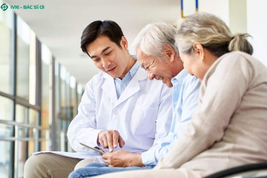 Chăm sóc sức khỏe định kỳ giúp người lớn tuổi phát hiện sớm bệnh lý và điều trị kịp thời