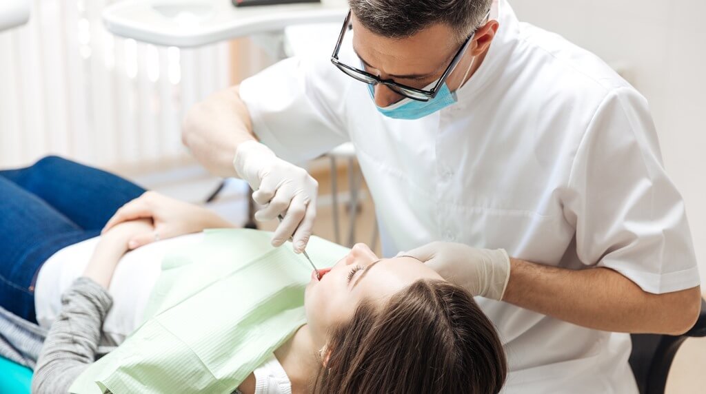 Điều trị Laser - Cắt lợi trùm răng khôn - Phòng Khám Nha Khoa CDENTAL