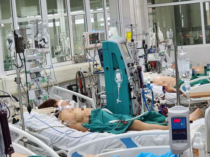 5 bệnh nhân COVID-19 thở máy nguy kịch đã "từ cõi chết trở...