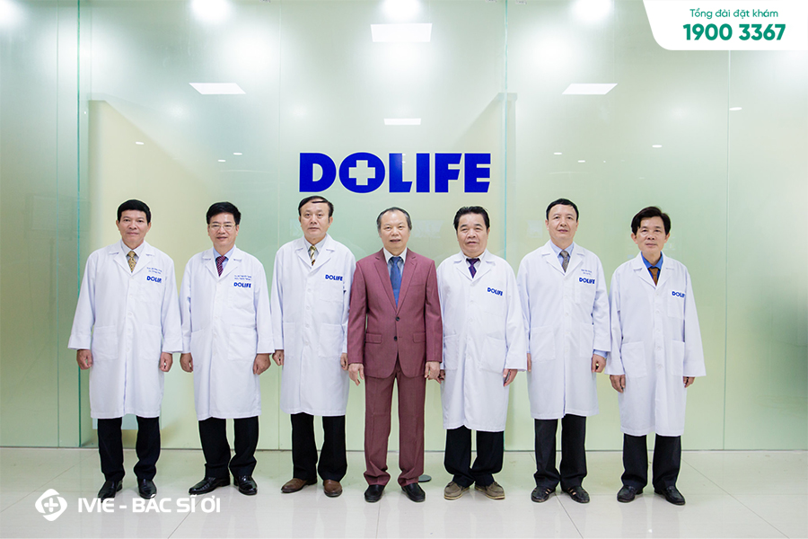 Các bác sĩ tại Dolife luôn tận tâm thăm khám và chữa bệnh